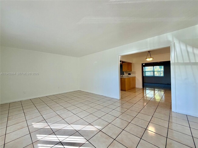 12111 SW 107th St in Miami, FL - Building Photo - Building Photo