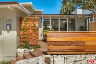 694 San Lorenzo St in Santa Monica, CA - Building Photo - Building Photo