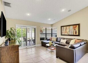 10552 Santa Laguna Dr in Boca Raton, FL - Foto de edificio - Building Photo