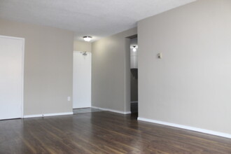 Laurentian Apartments in Saskatoon, SK - Building Photo - Building Photo