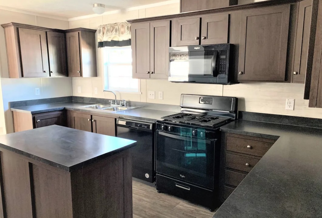 16703 Fall River Rd in Holly, MI - Building Photo