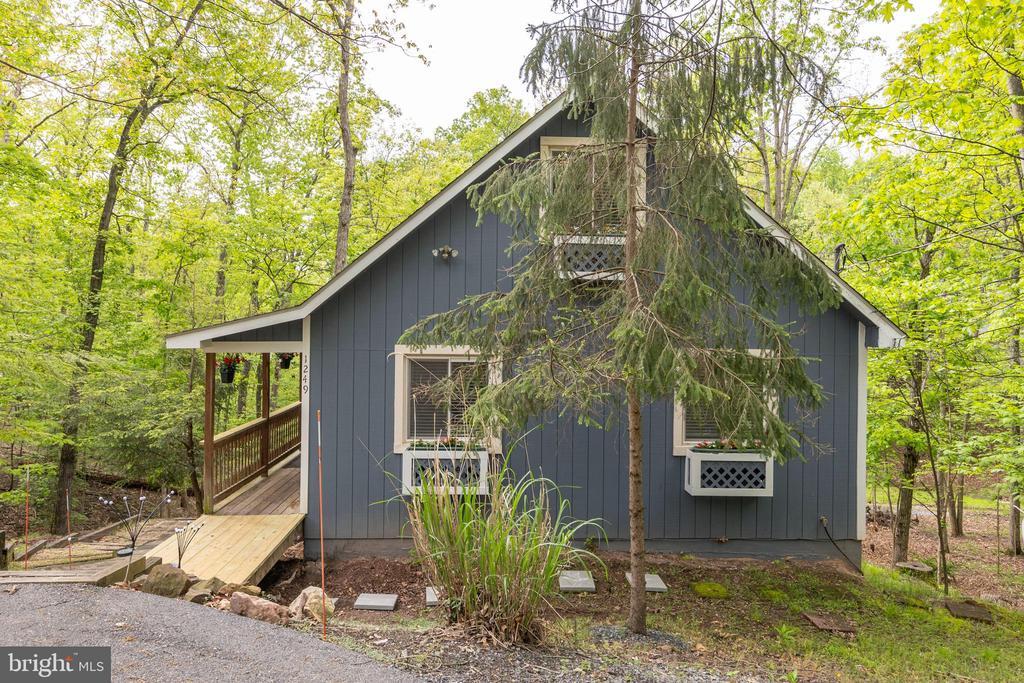 1249 Lakeview Dr in Whitacre, VA - Building Photo