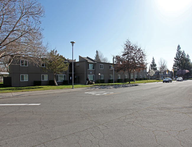 Clover Ridge Apartments in Sacramento, CA - Building Photo - Building Photo