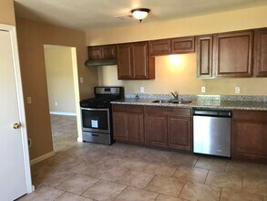 1805 North Ave N in Freeport, TX - Building Photo - Building Photo