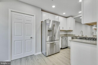 5980 Kimberly Anne Way in Alexandria, VA - Foto de edificio - Building Photo