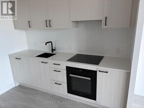 1 Quarrington Lane in North York, ON - Building Photo - Building Photo