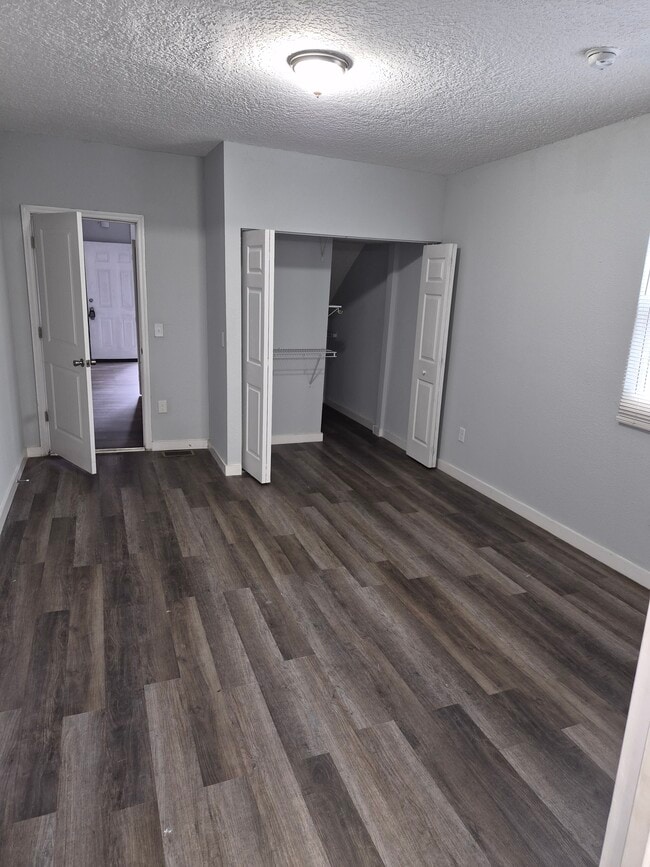 211 E 17th St in Jacksonville, FL - Foto de edificio - Building Photo