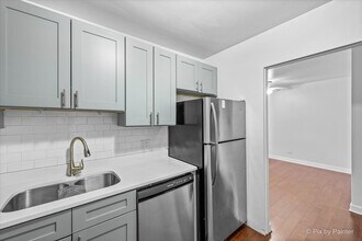 7319 N Rogers Ave in Chicago, IL - Building Photo - Building Photo