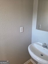 325 Brookview Dr in Riverdale, GA - Building Photo - Building Photo