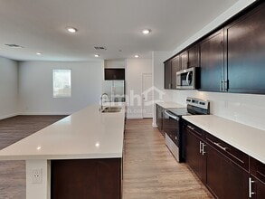 3320 Blodwen St in Las Vegas, NV - Building Photo - Building Photo
