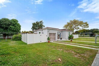 16101 NE 11th Ave in North Miami Beach, FL - Building Photo - Building Photo