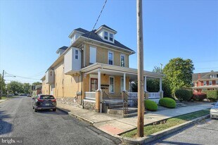 50 E Maple St in Palmyra, PA - Building Photo