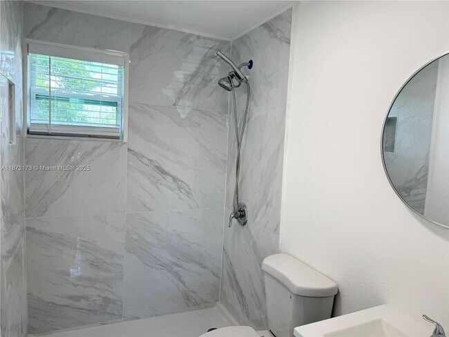 6960 NW 2nd Ct-Unit -2 in Miami, FL - Building Photo - Building Photo