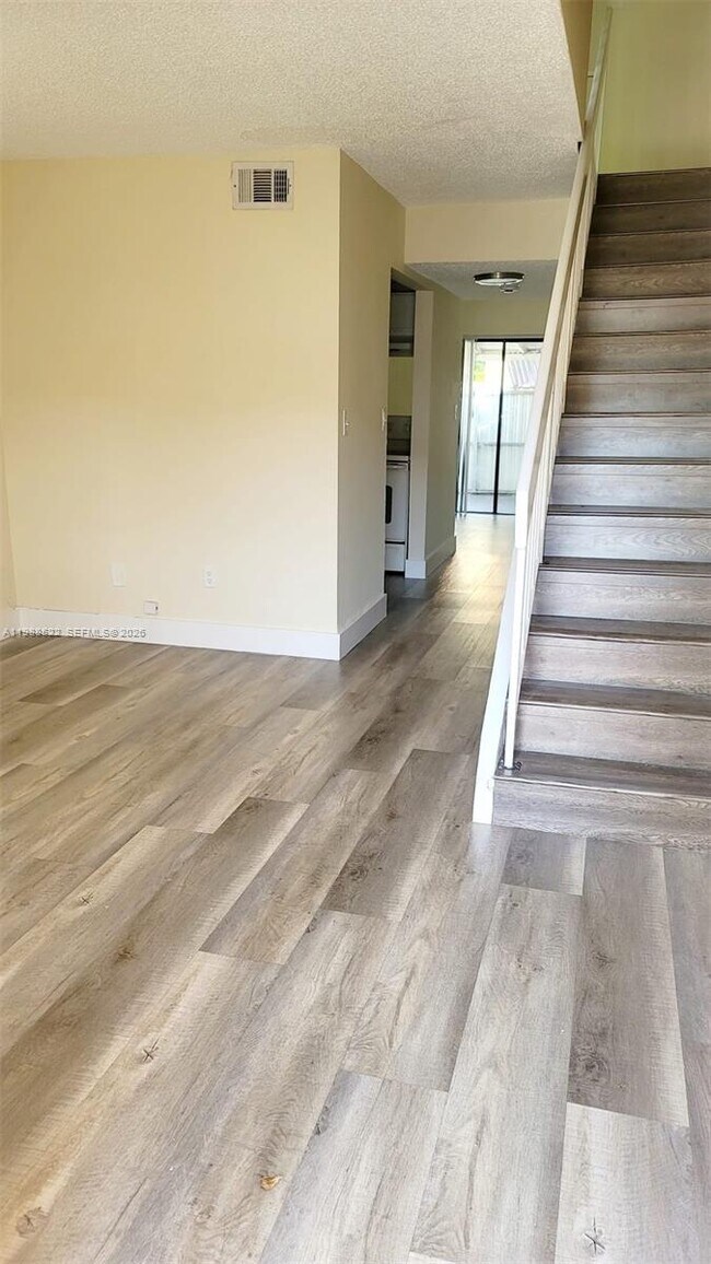 2221 W 52nd St in Hialeah, FL - Building Photo - Building Photo