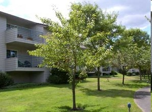 Garden Crest Apartments in Portland, OR - Foto de edificio - Building Photo