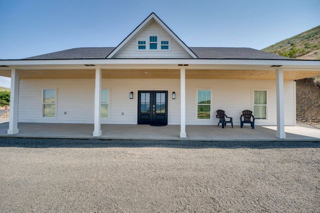 40780 Clearview Dr N in Davenport, WA - Foto de edificio
