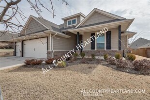 7924 Mimosa Dr in Edmond, OK - Building Photo