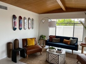 2637 Pierpont Blvd in Ventura, CA - Building Photo