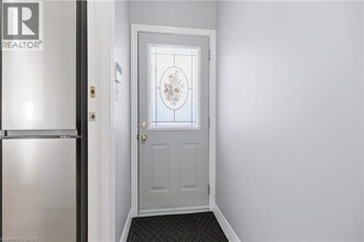 48 Alexsia Ct in Hamilton, ON - Building Photo - Building Photo