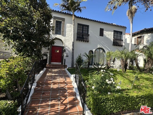 147 N Orange Dr in Los Angeles, CA - Building Photo - Building Photo