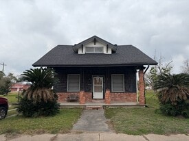 1821 6th St in Port Arthur, TX - Building Photo