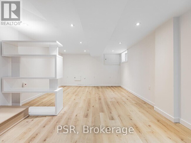 371 McRoberts Ave in Toronto, ON - Building Photo - Building Photo