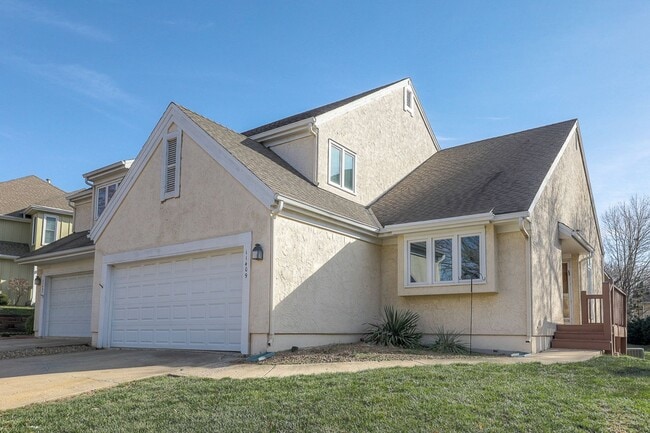 11409 W 112th Terrace in Overland Park, KS - Foto de edificio - Building Photo