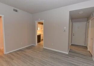 994 Heritage Vlg in Southbury, CT - Building Photo - Building Photo