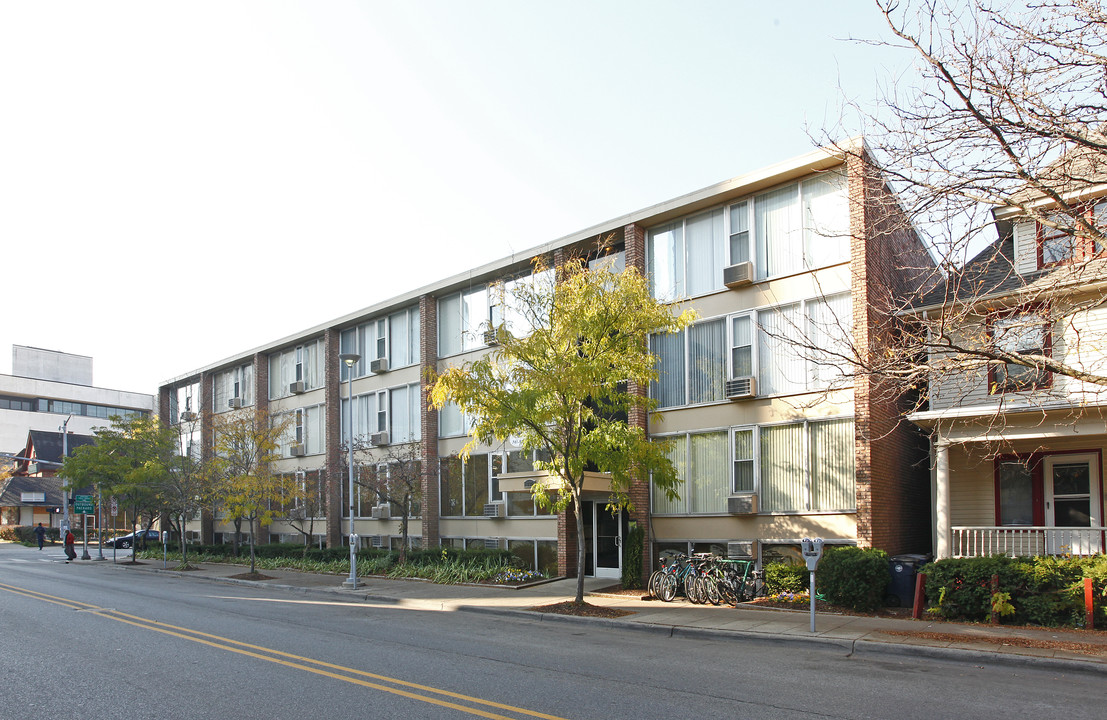 350 Thompson Apartments in Ann Arbor, MI - Foto de edificio