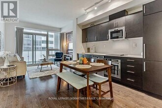 460 Adelaide St E in Toronto, ON - Building Photo - Building Photo