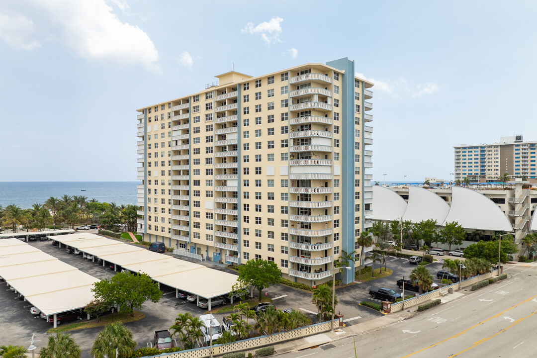 Jamaica House Condominium in Pompano Beach, FL - Building Photo