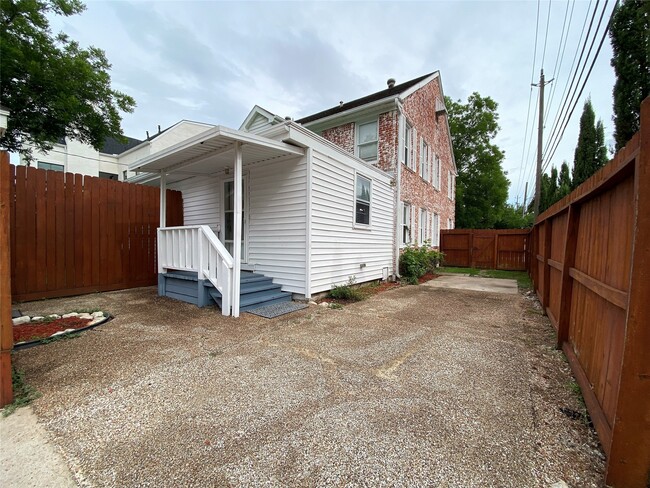 2348 Addison Rd in Houston, TX - Building Photo - Building Photo