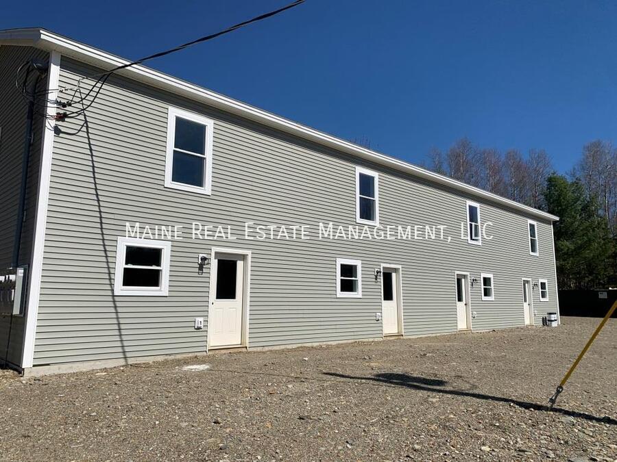 599 Pine Tree Rd in Hermon, ME - Building Photo