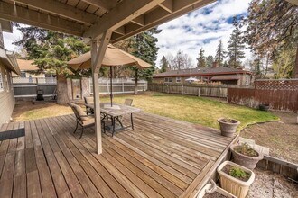 611 NE Innes Ln in Bend, OR - Building Photo - Building Photo