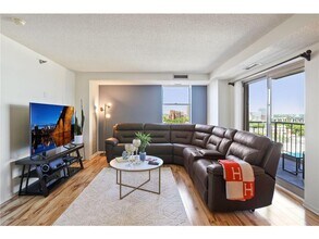 401 S 1st St in Minneapolis, MN - Building Photo - Building Photo