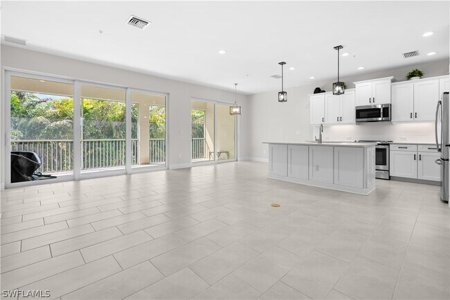6947 Avalon Cir in Naples, FL - Building Photo - Building Photo