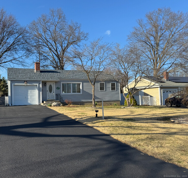 96 Harding St in Wethersfield, CT - Building Photo