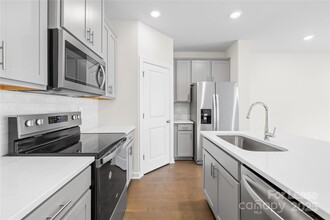 4135 Smt Wds Dr in Charlotte, NC - Building Photo - Building Photo