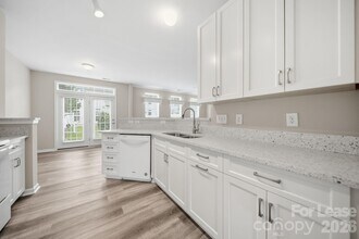 514 Turning Leaf Way in Lake Wylie, SC - Building Photo - Building Photo