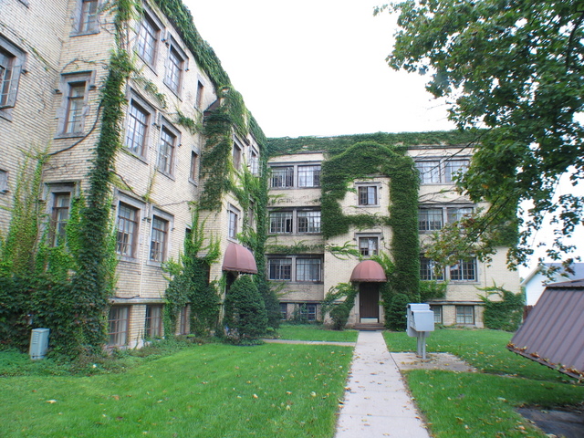 Brown Street Apartments in Jackson, MI - Foto de edificio - Building Photo