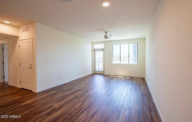 2050 W Southern Ave, Unit 2 in Phoenix, AZ - Foto de edificio - Building Photo