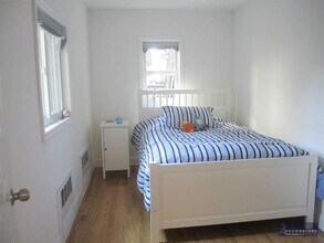 586 Henry St, Unit 1 in Brooklyn, NY - Foto de edificio - Building Photo