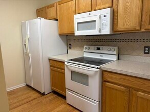 2736 S Knightsbridge Cir in Ann Arbor, MI - Building Photo - Building Photo