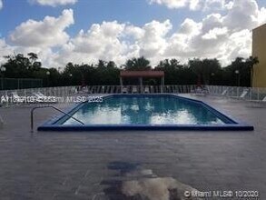 6970 NW 186th St in Hialeah, FL - Building Photo - Building Photo