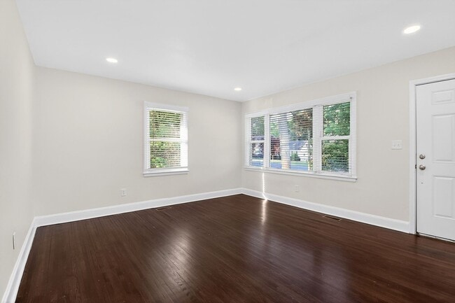 3441 Commonwealth Ave in Charlotte, NC - Building Photo - Building Photo