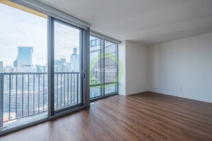 424 W Grand Ave in Chicago, IL - Building Photo