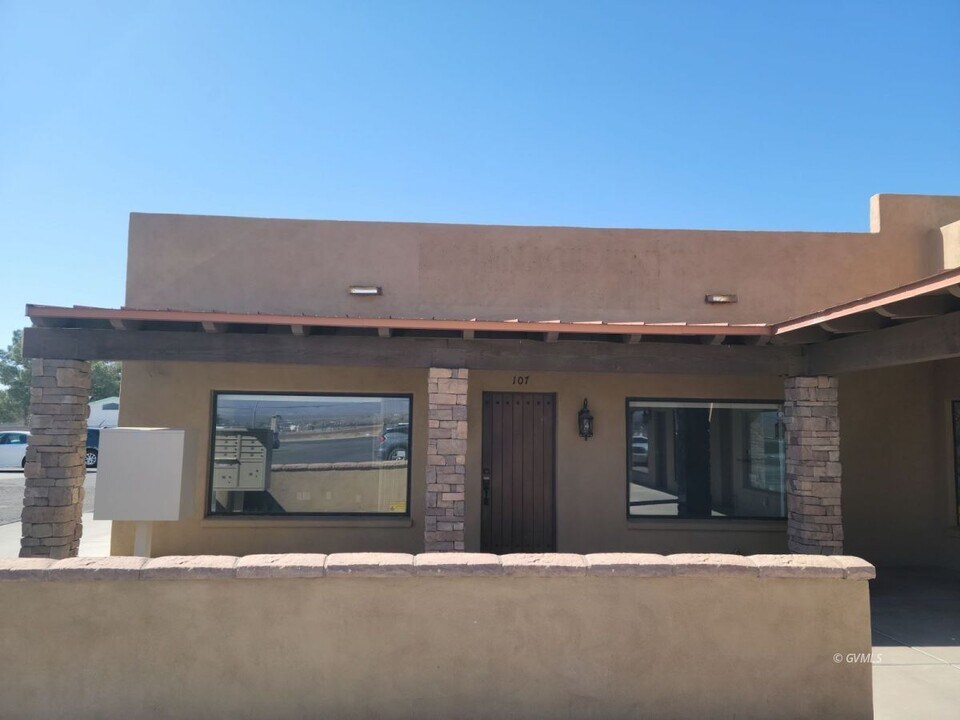 1491 W Thatcher Blvd in Safford, AZ - Foto de edificio
