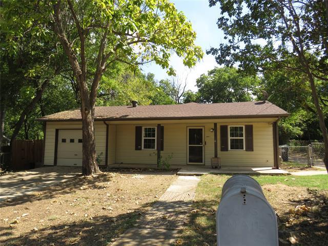 1121 Peak St in Denton, TX - Foto de edificio