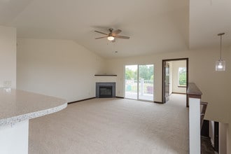 Sherwood Manor VIII in Jackson, WI - Foto de edificio - Interior Photo