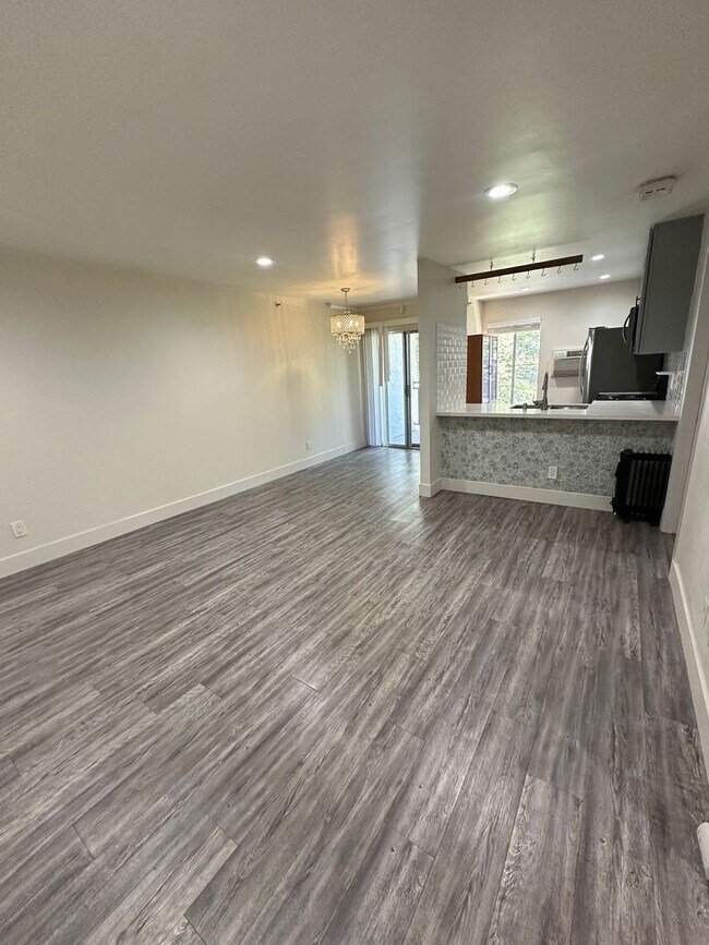 7500 Parkway Dr in La Mesa, CA - Building Photo - Building Photo